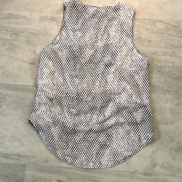 Michael Kors  NWOT   Abstract print blouse scoopneck      Sleeveless      Size S - Picture 6 of 13